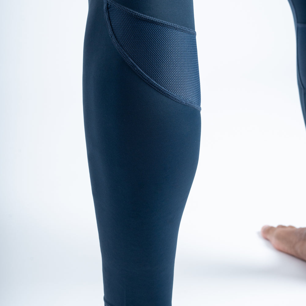 
                  
                    Base layer Compression Leggings V2 Navy Calf Vent Detail
                  
                