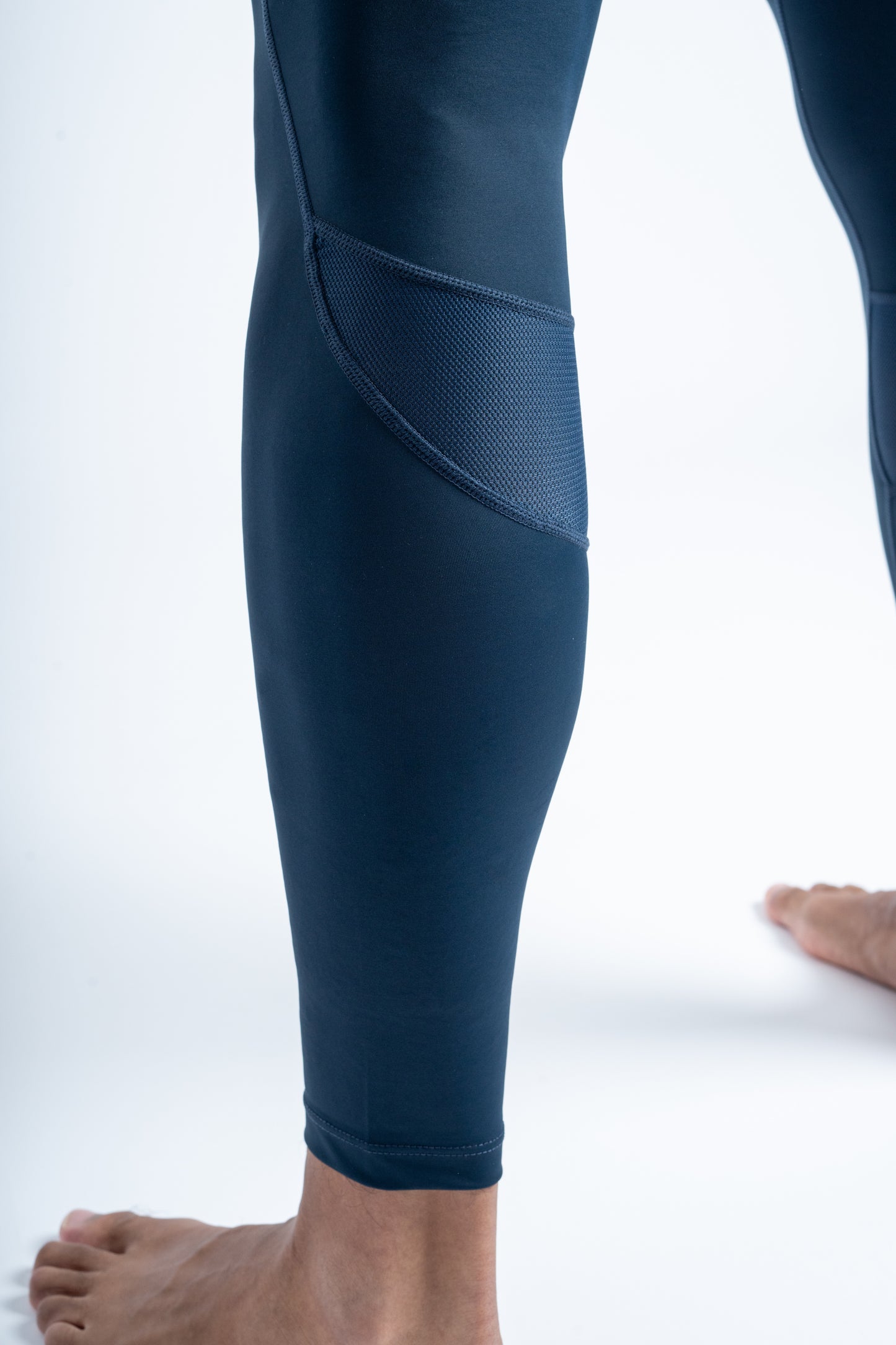Base layer Compression Leggings V2 Navy Calf Vent Detail